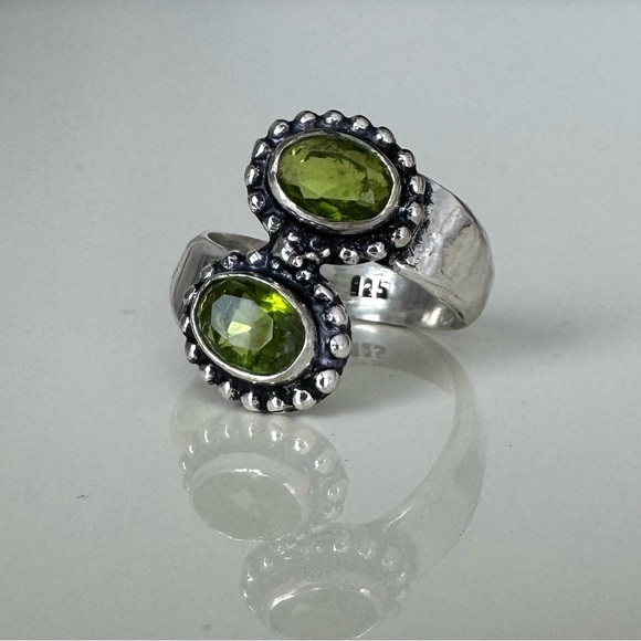 NWOT Sundance Snake Eyes Ring Peridot Sterling Silver